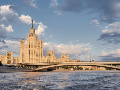 The high-rise on Kotelnicheskaya embankment — history and famous residents