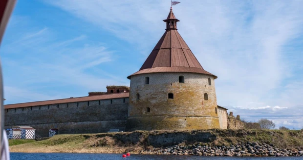 Voyage to the Oreshek fortress