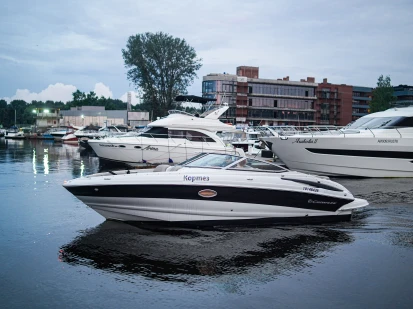 Which boat to rent in St. Petersburg for a water trip