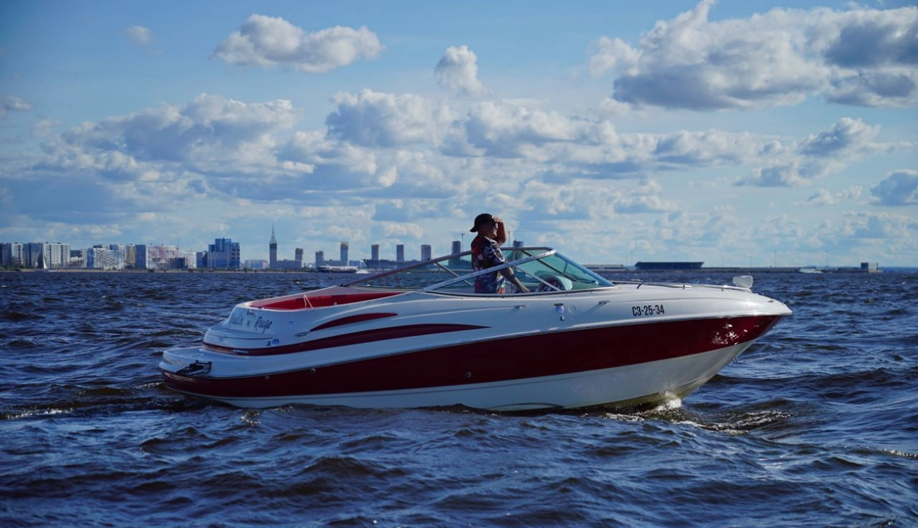 Speedboat Moulin Rouge