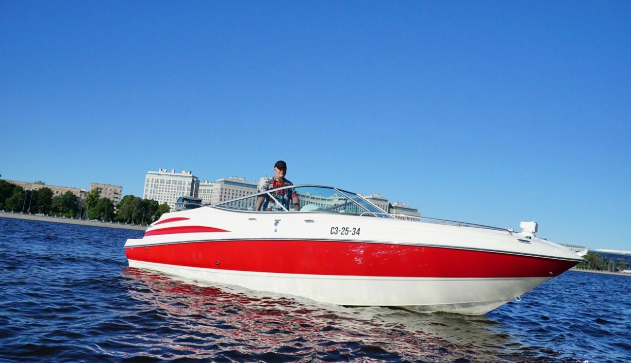 Speedboat Moulin Rouge